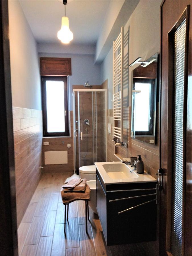 Appartamento Doppi Bagni Sei Posti Letto วิเวโรเน ภายนอก รูปภาพ