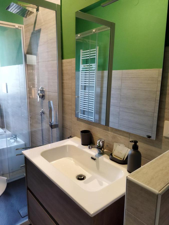Appartamento Doppi Bagni Sei Posti Letto วิเวโรเน ภายนอก รูปภาพ