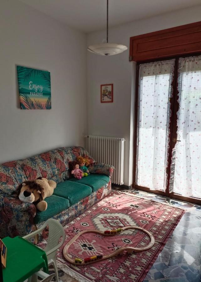 Appartamento Doppi Bagni Sei Posti Letto วิเวโรเน ภายนอก รูปภาพ