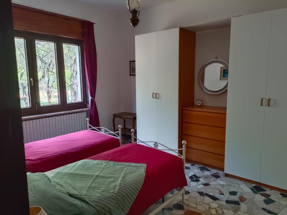 Appartamento Doppi Bagni Sei Posti Letto วิเวโรเน ภายนอก รูปภาพ